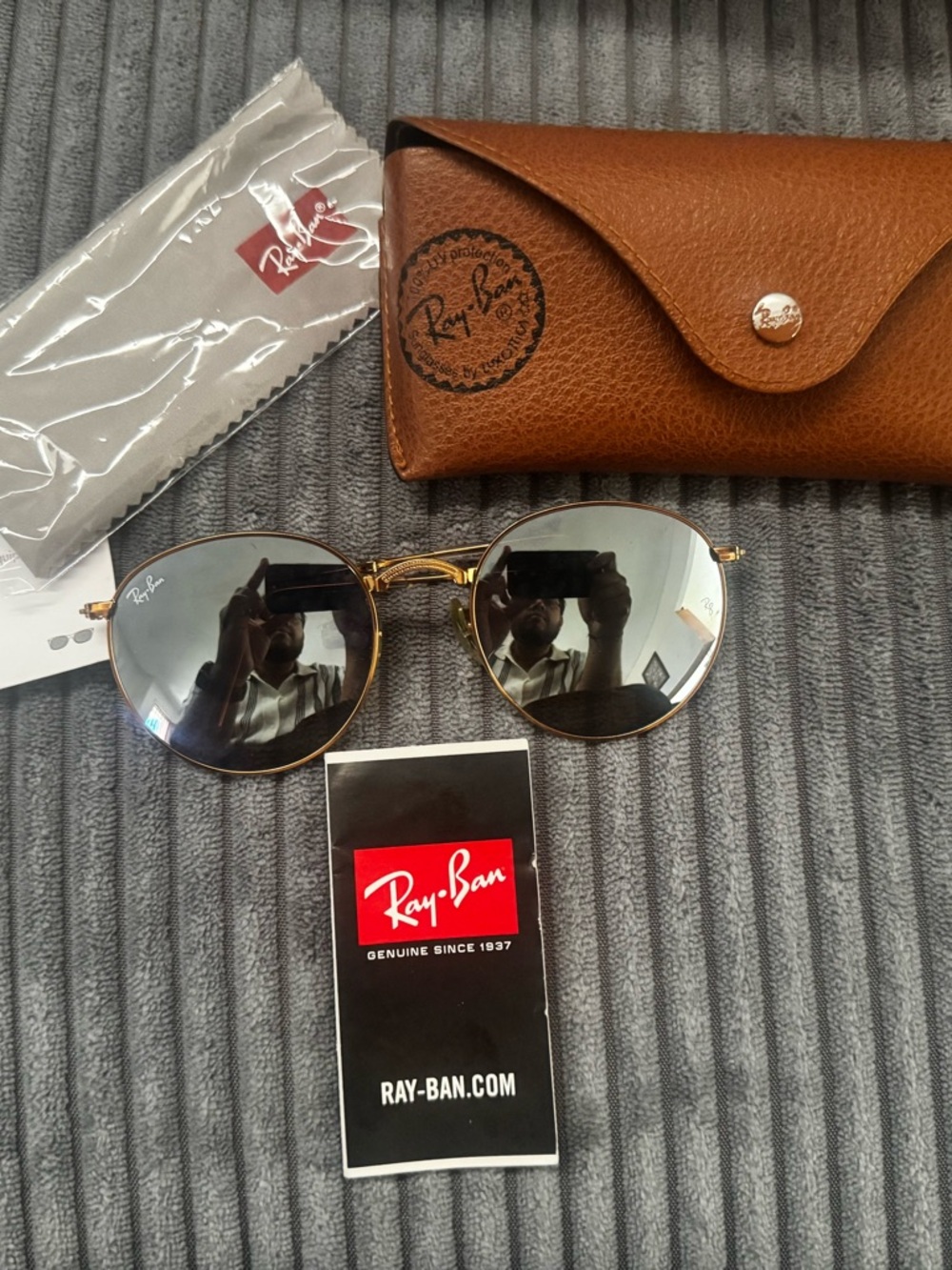 Ray-Ban RB3447 Round Metal sunglasses